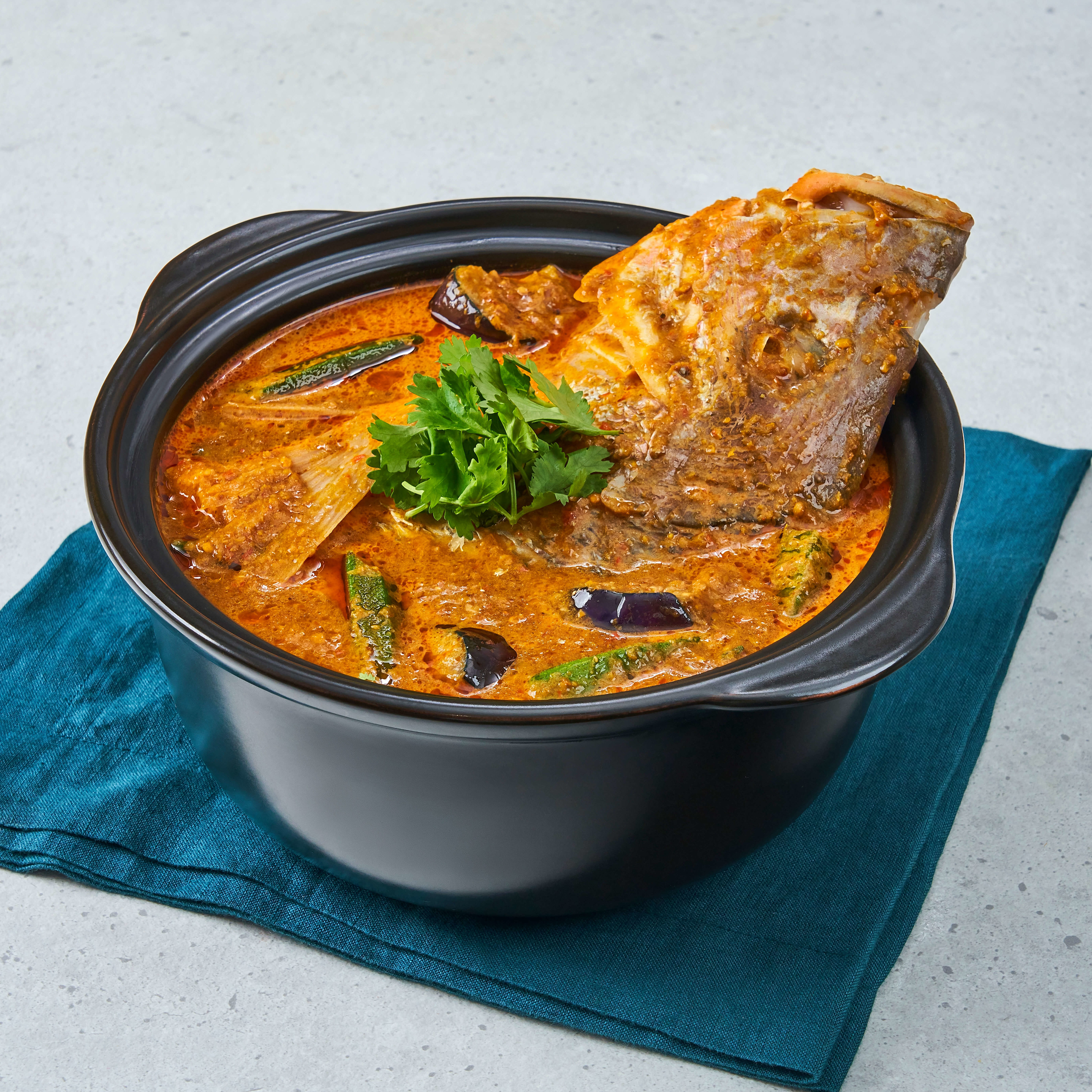 Curry Fish Head (Nyonya Style) by 8 crabs
