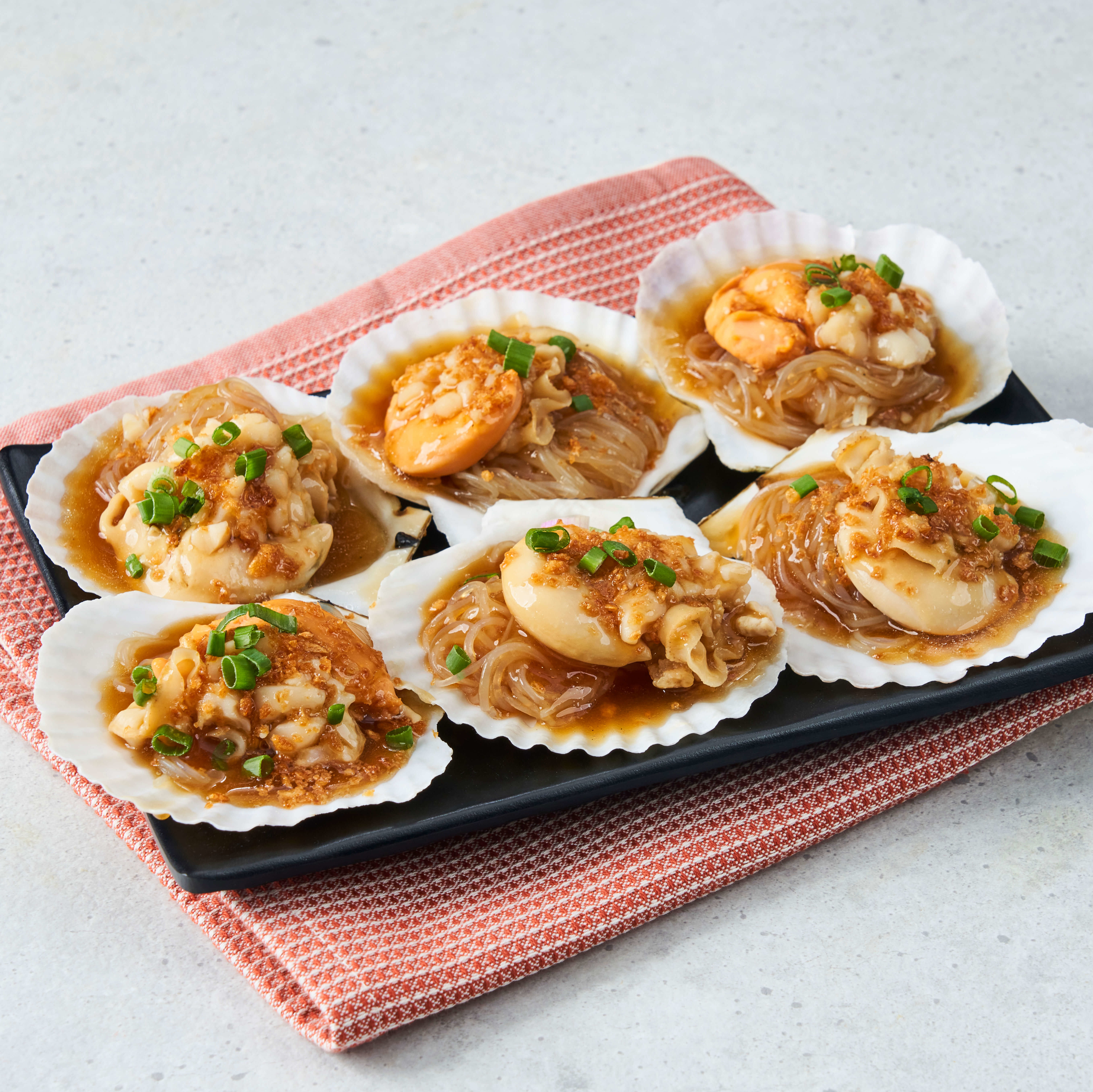 Premium Steamed Hokkaido Royal Scallops (Live) with Vermicelli