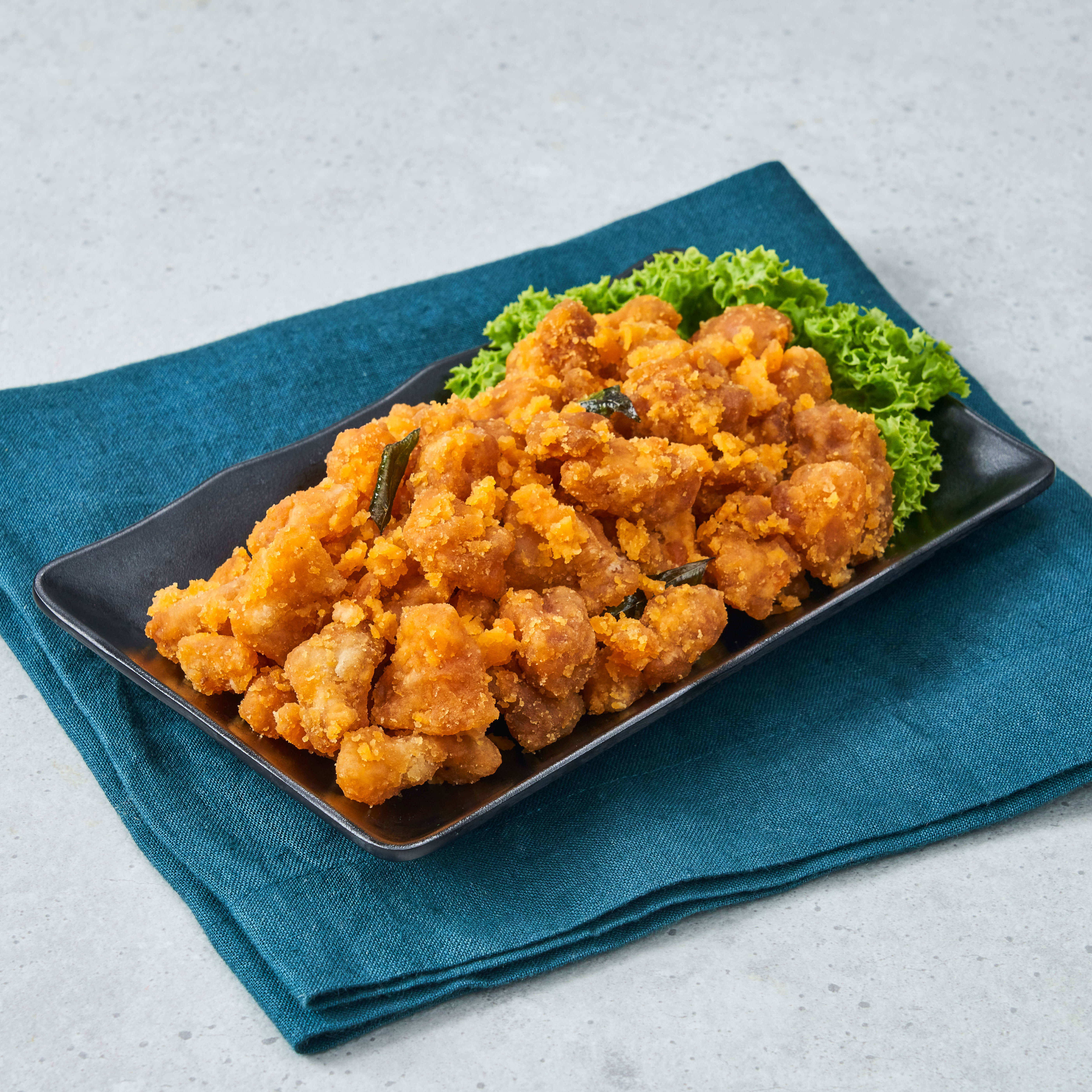 Golden Crispy Salted Egg Yolk Chicken by 8 crabs